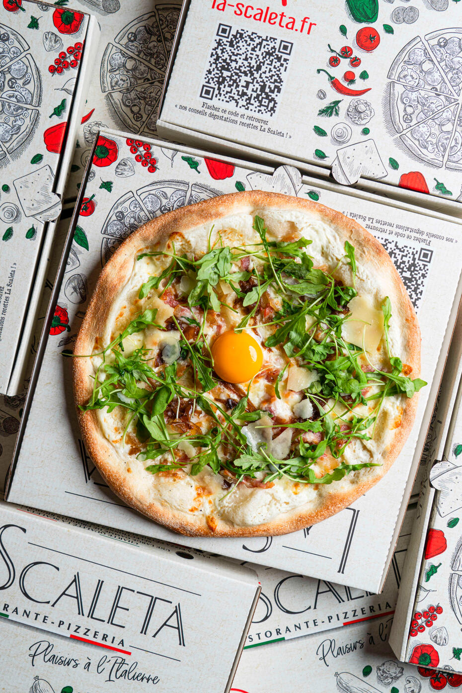 restaurant photographe et vidéaste culinaire à Orléans. Des visuels impactants pour restaurants, produits artisanaux, et entreprises en France. pizza sur boite