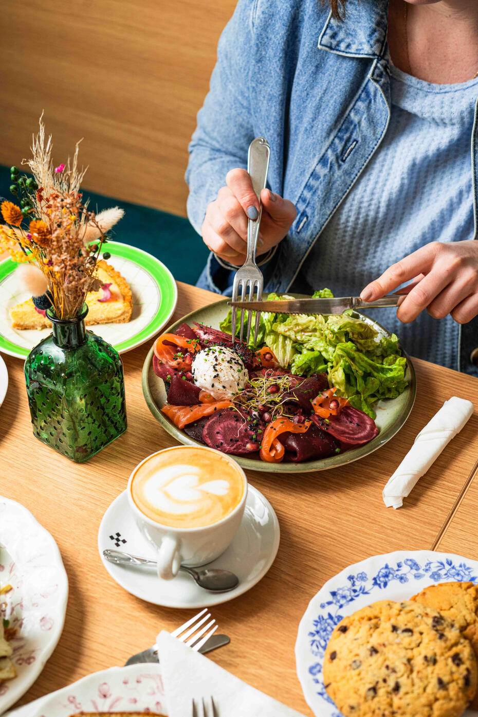 assiette d'un plat salé gastronomique