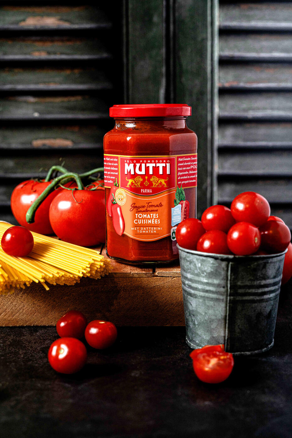 cuillere au dessus d'un pot dessert maison