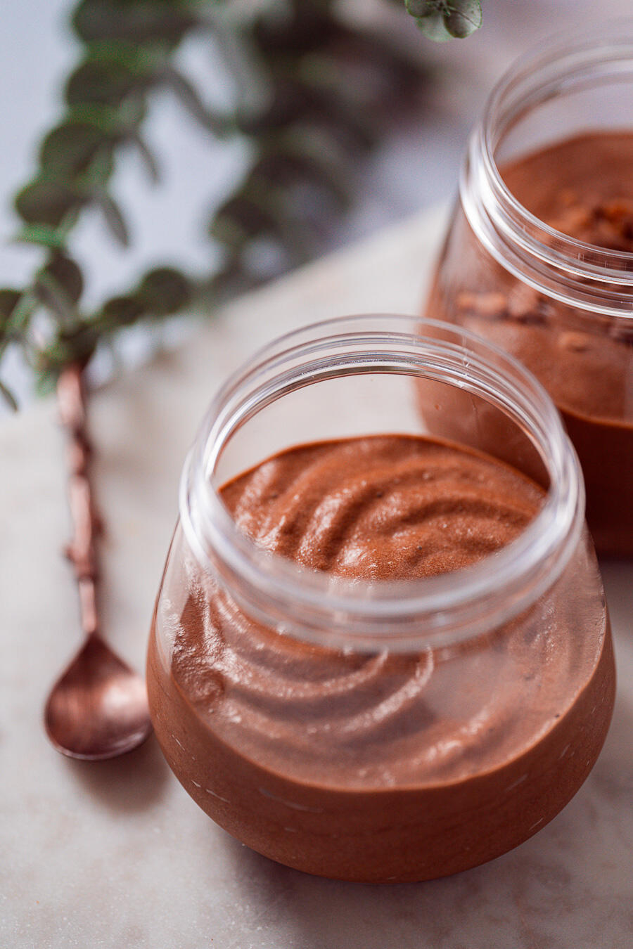 photo d'une mousse au chocolat par photographe culinaire à Orléans pot de mousse au chocolat