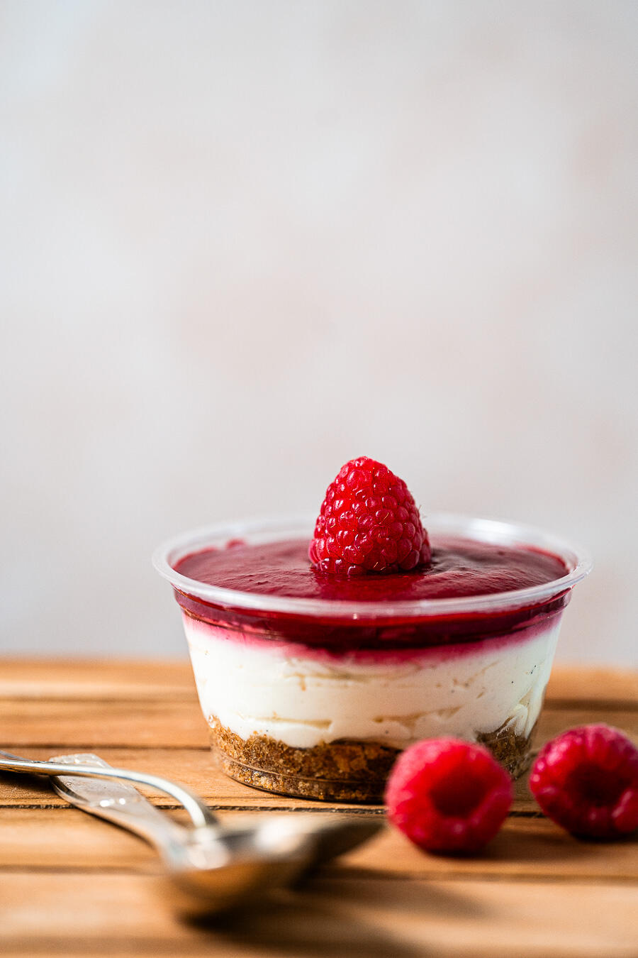 photo ambiance photographe culinaire la touche sucrée crème dessert cheesecake framboise