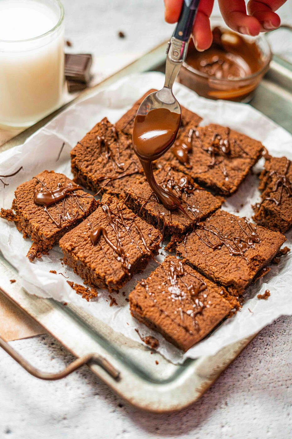 création de recettes photographe et vidéos culinaires Mise en scène d'un brownie du commerce