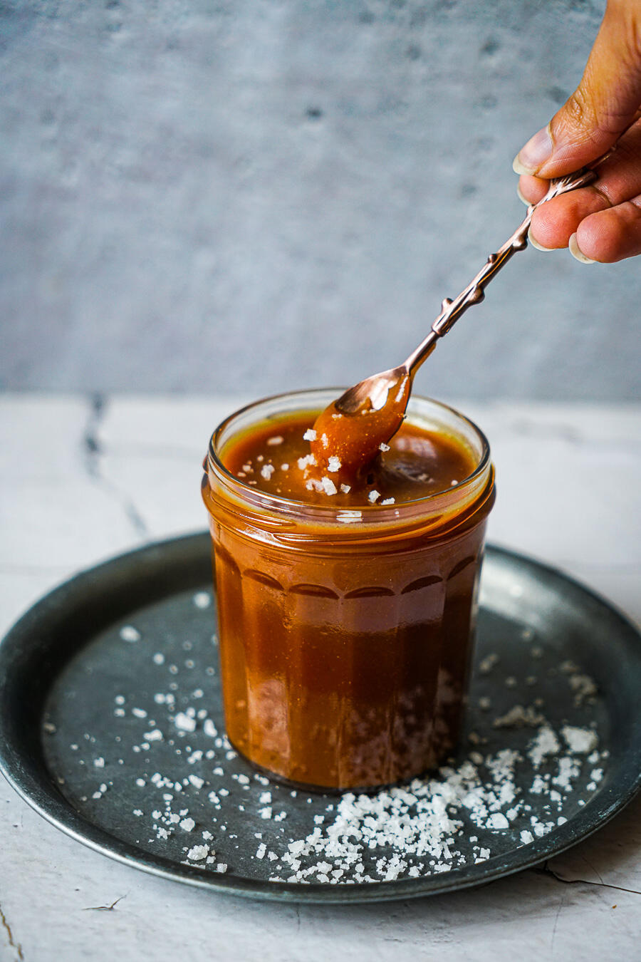 création de recette photographe et vidéaste culinaire pot de caramel beurre salé fait maison